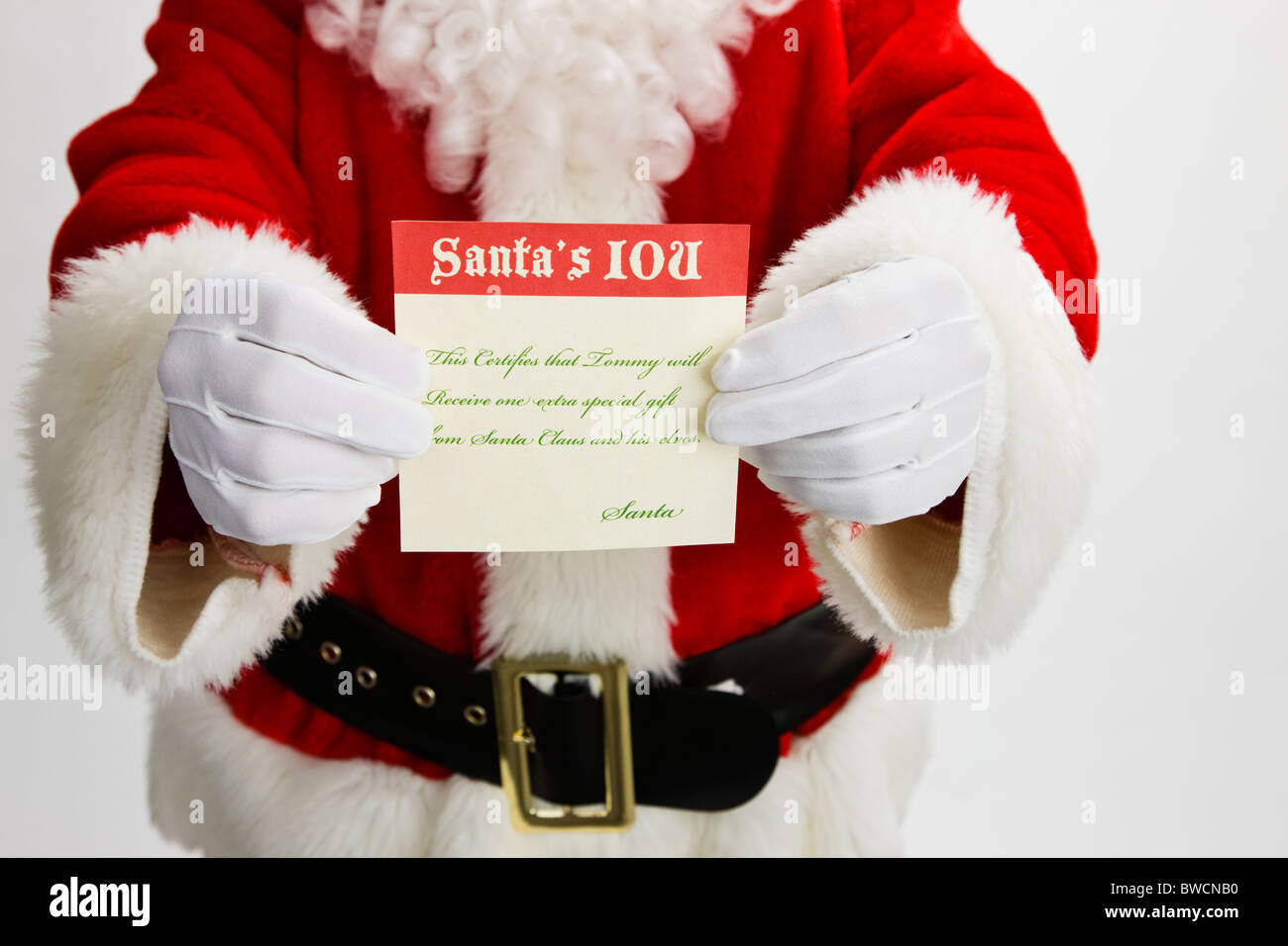 Stati Uniti d'America, Illinois, Metamora, sezione mediana di Santa Claus holding iou accordo Foto Stock