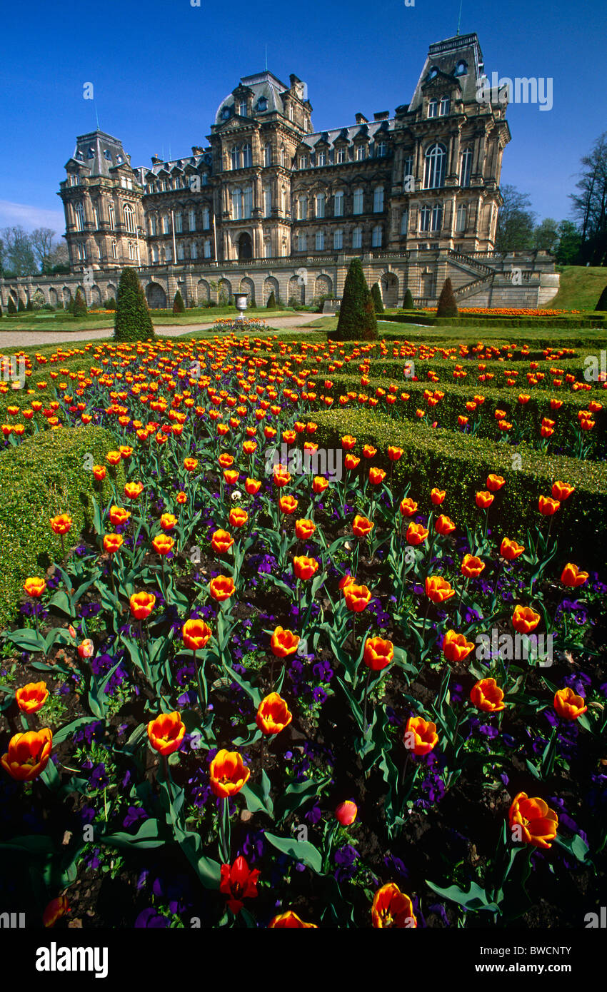Vista estiva di Bowes Museum, Barnard Castle, nella contea di Durham, Inghilterra Foto Stock
