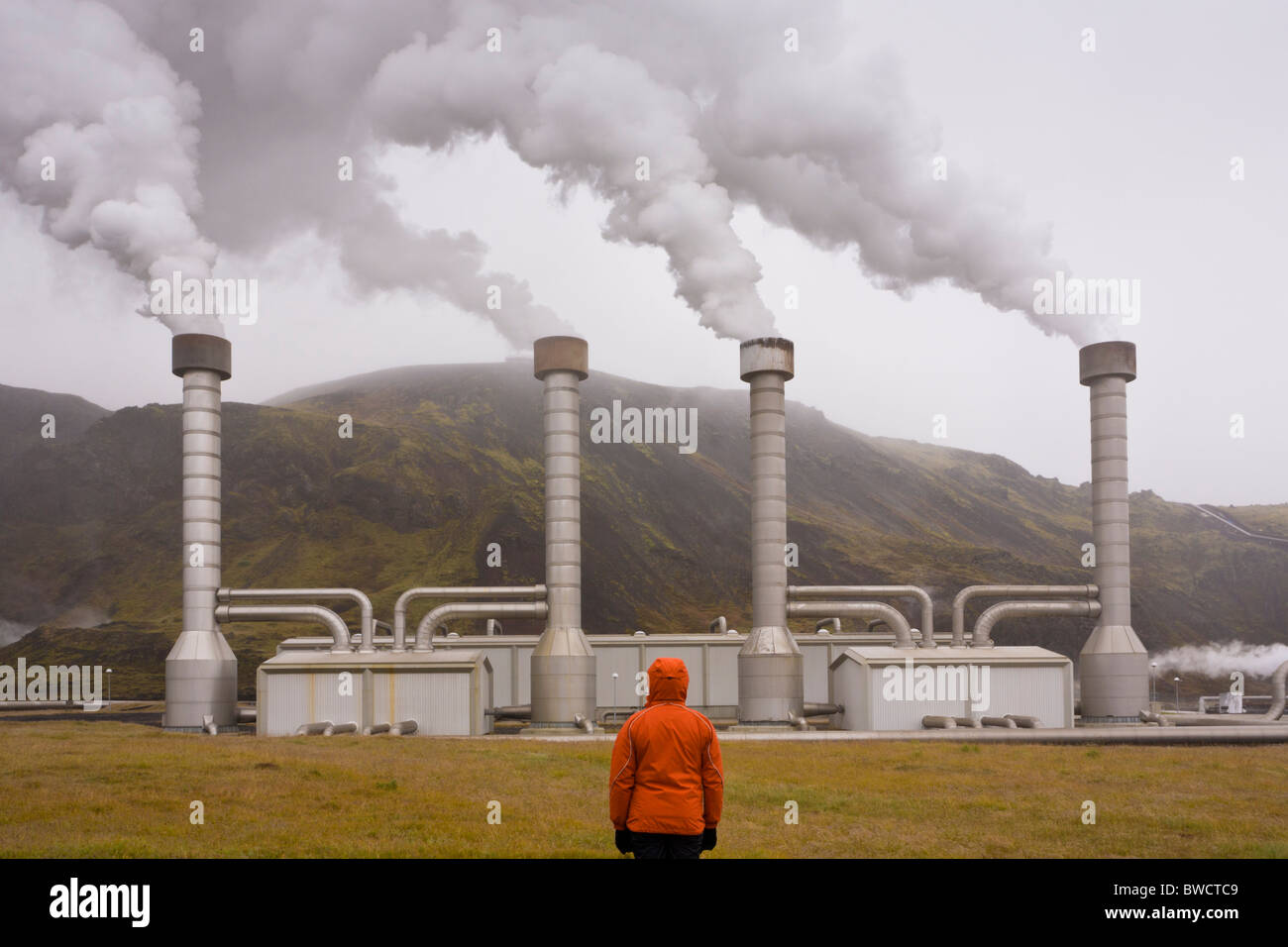 Nesjavellir Stazione Elettrica Geotermica, a sud dell'Islanda. Essa produce elettricità e pompe acqua calda per la maggiore area di Reykjavík. Foto Stock