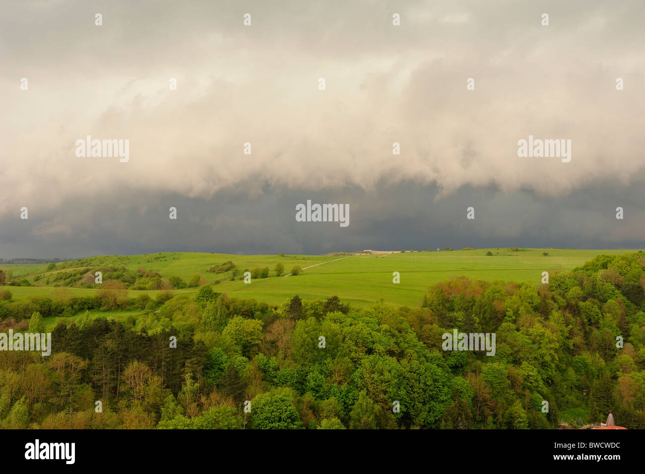 Storm,nubi e pioggia, vicino Ruebeland nel Harz,Germania. Foto Stock