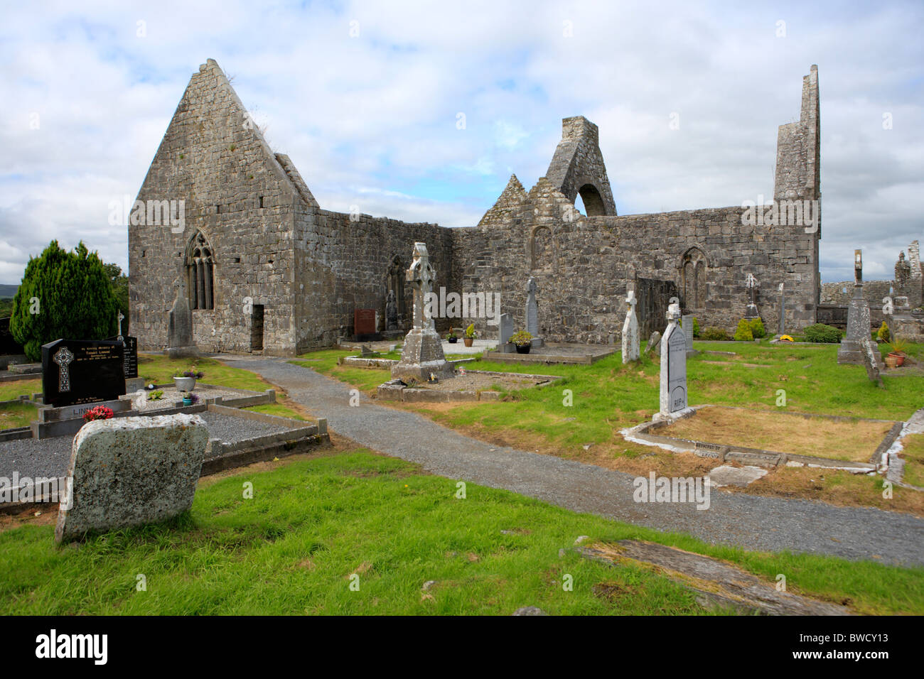 La chiesa (11-13 sec.), Kilmacduagh, contea di Galway, Irlanda Foto Stock