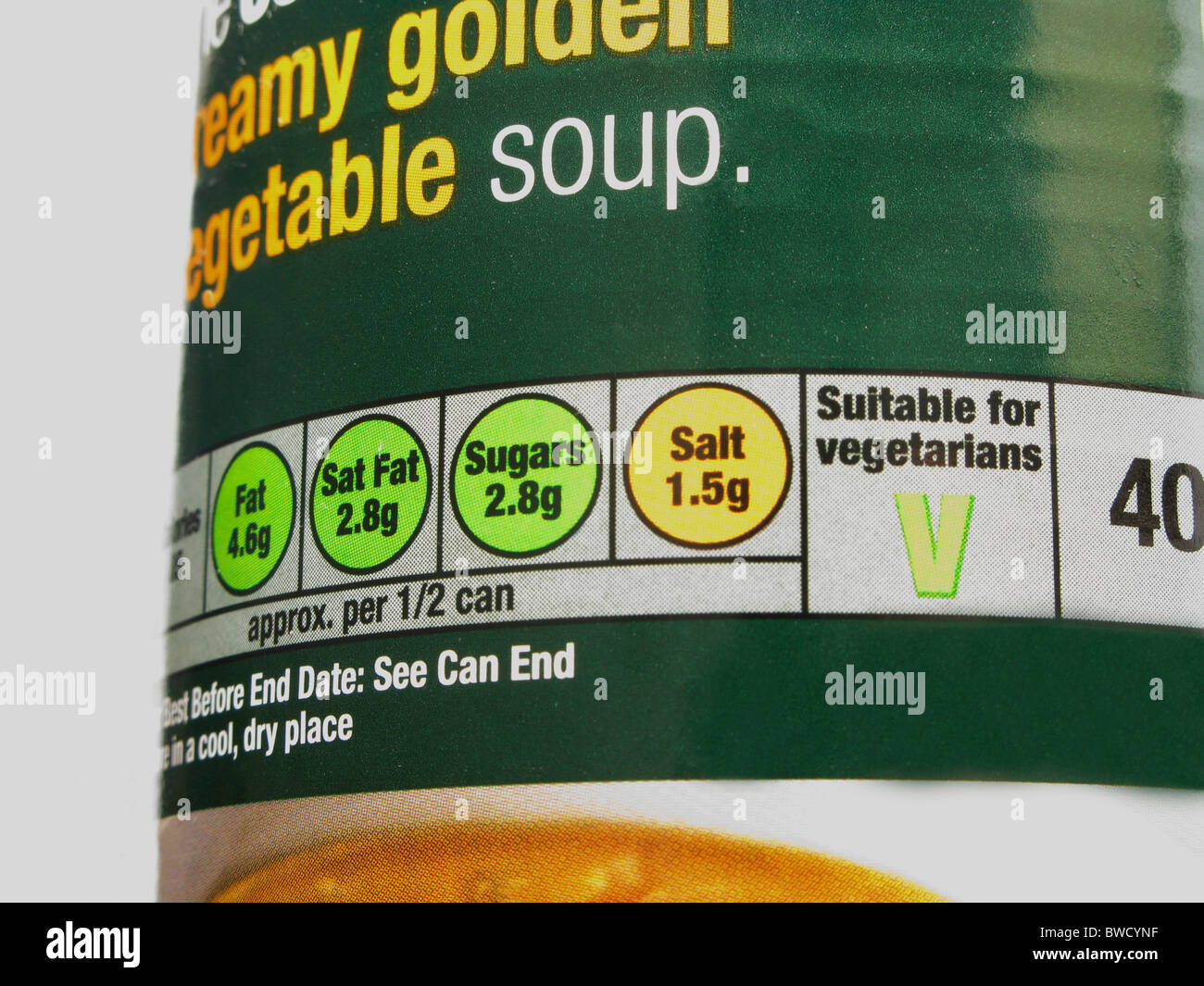 "Semaforo" sistema di informazioni nutrizionali orientamenti su una lattina di zuppa Foto Stock