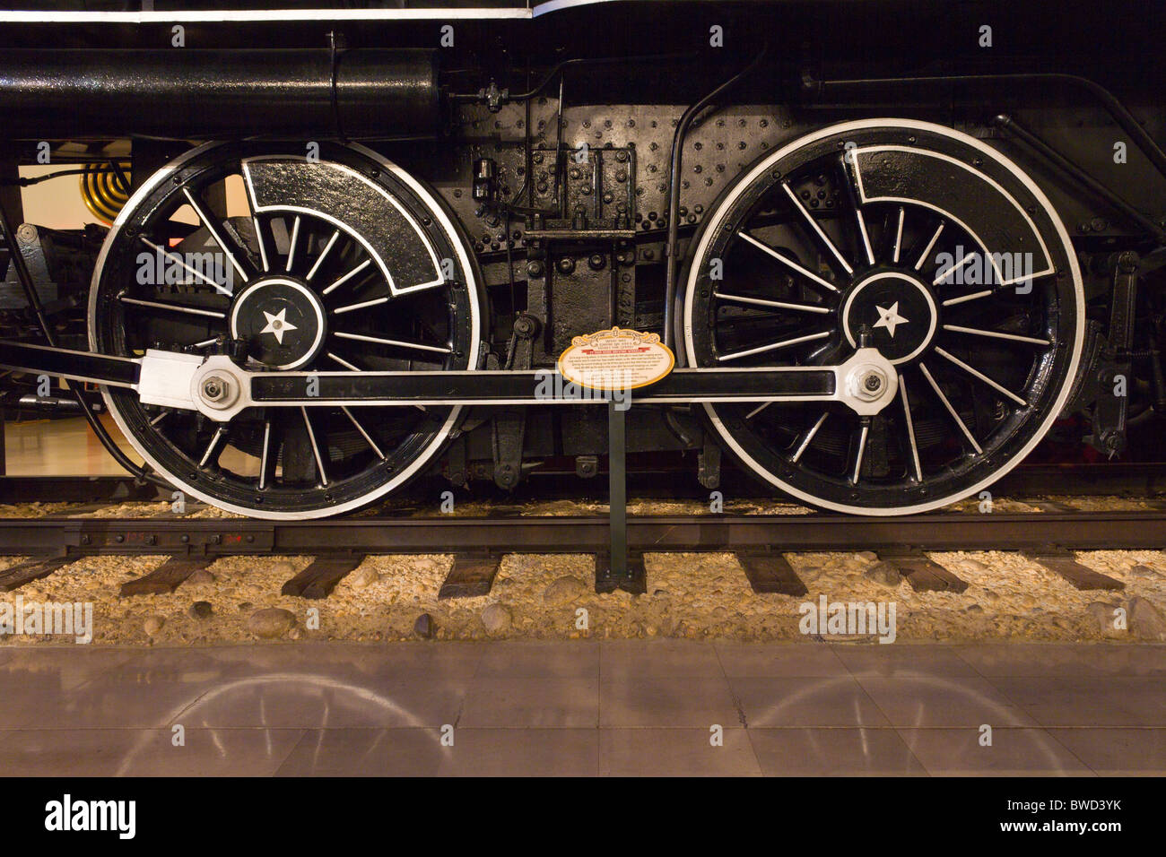 Ruote motrici di 999 locomotiva a vapore, il Museo della Scienza e dell'industria, trasporto gallery, Chicago, USA Foto Stock