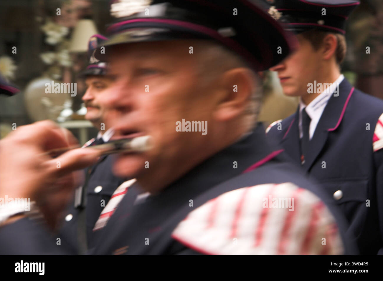 I musicisti in uniforme, street parade, celebrazioni giubilari, Eberbach offrono, Germania Foto Stock