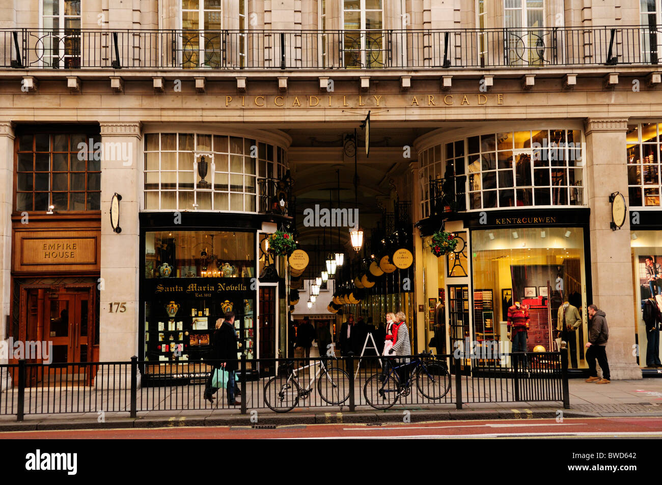 Piccadilly Arcade Shopping Centre, Piccadilly, Londra, Inghilterra, Regno Unito Foto Stock