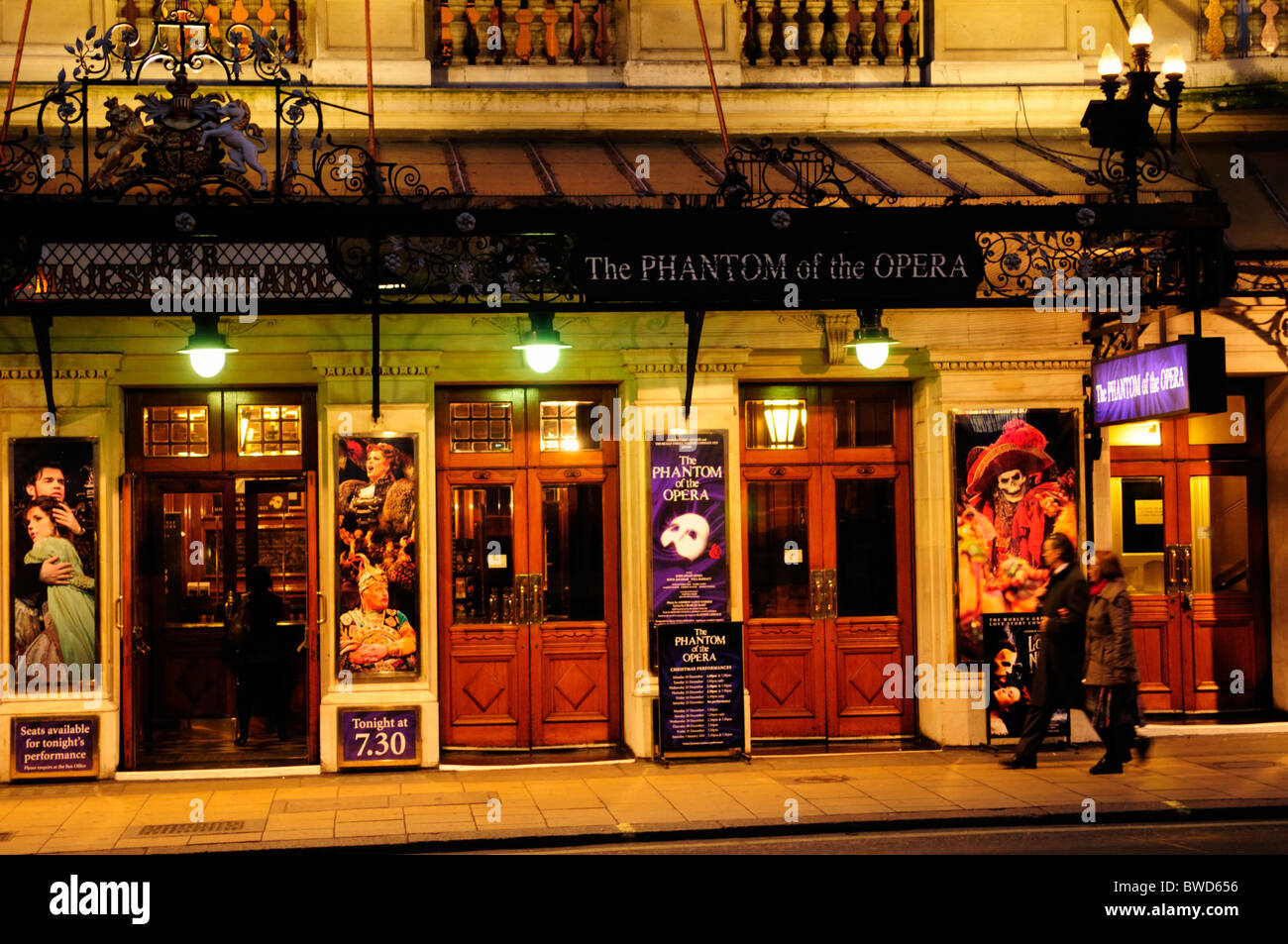 Il suo teatro Majestys con Phantom of the Opera i cartelloni, Haymarket, London, England, Regno Unito Foto Stock