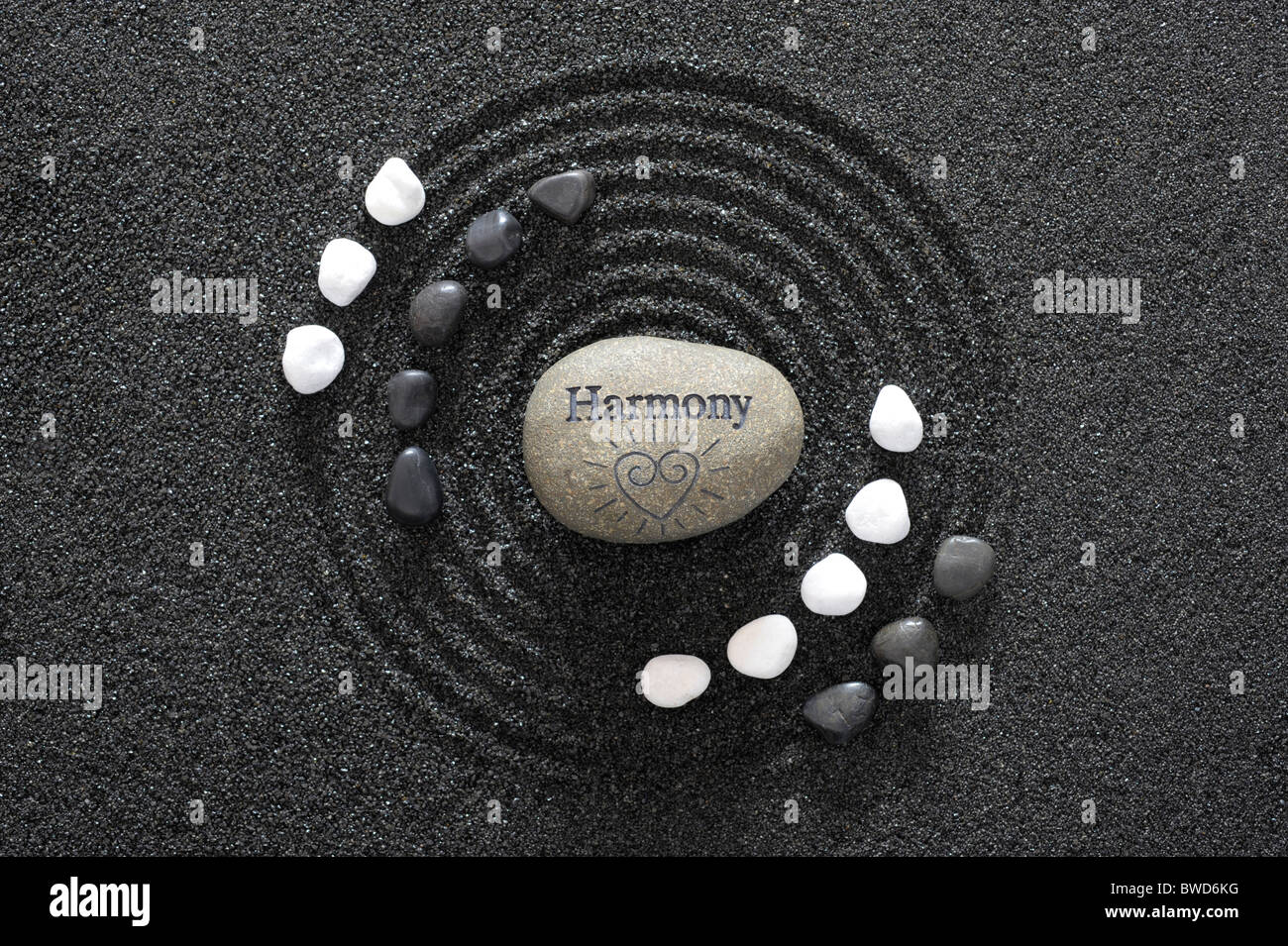 Sabbia zen garden in armonia con lo yin e lo yang Foto Stock