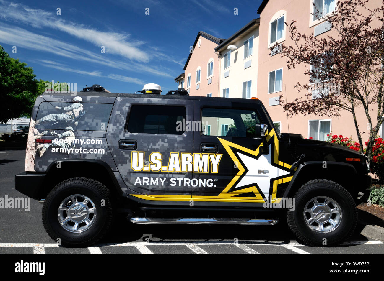Annuncio annuncio pubblicitario per noi militari esercito forte sul lato del Hummer veicolo Humvee costringere la coercizione Foto Stock