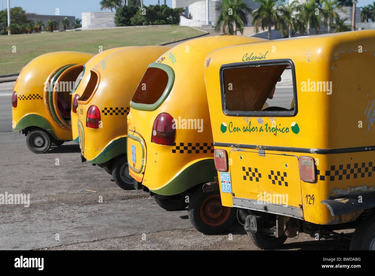 Cubano Buggy coco taxi Yellow taxi, Habana - Havana Cuba Ottobre 2010 Foto Stock