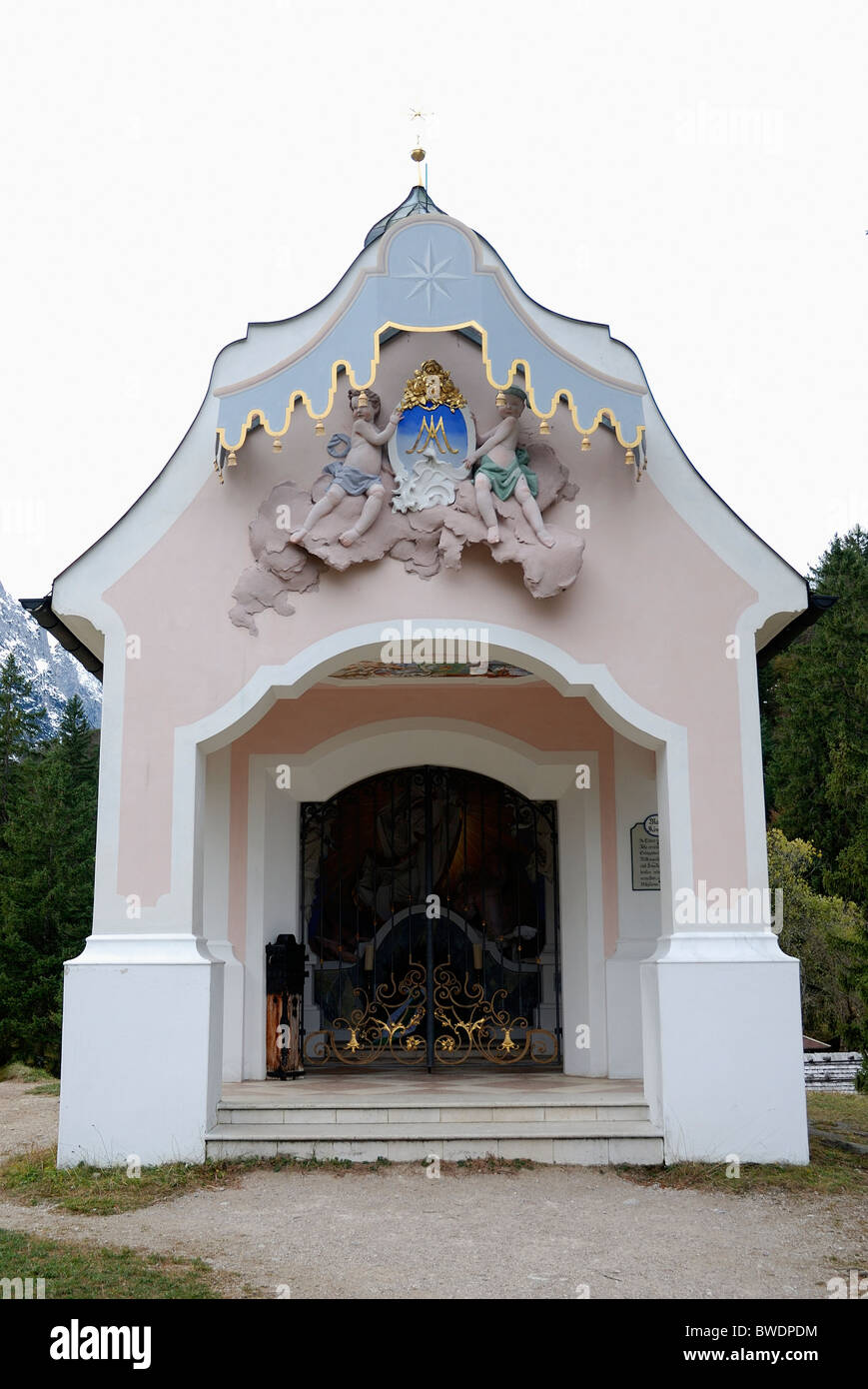 Cappella di Maria Koenigin Lago Lautersee Mittenwald Baviera Germania Foto Stock