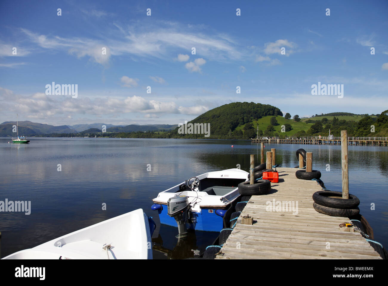 Il Molo Lake Ullswater Lake Ullswater CUMBRIA Lake District Cumbria Inghilterra ULLSWATER Cumbria Inghilterra 16 Agosto 2010 Foto Stock