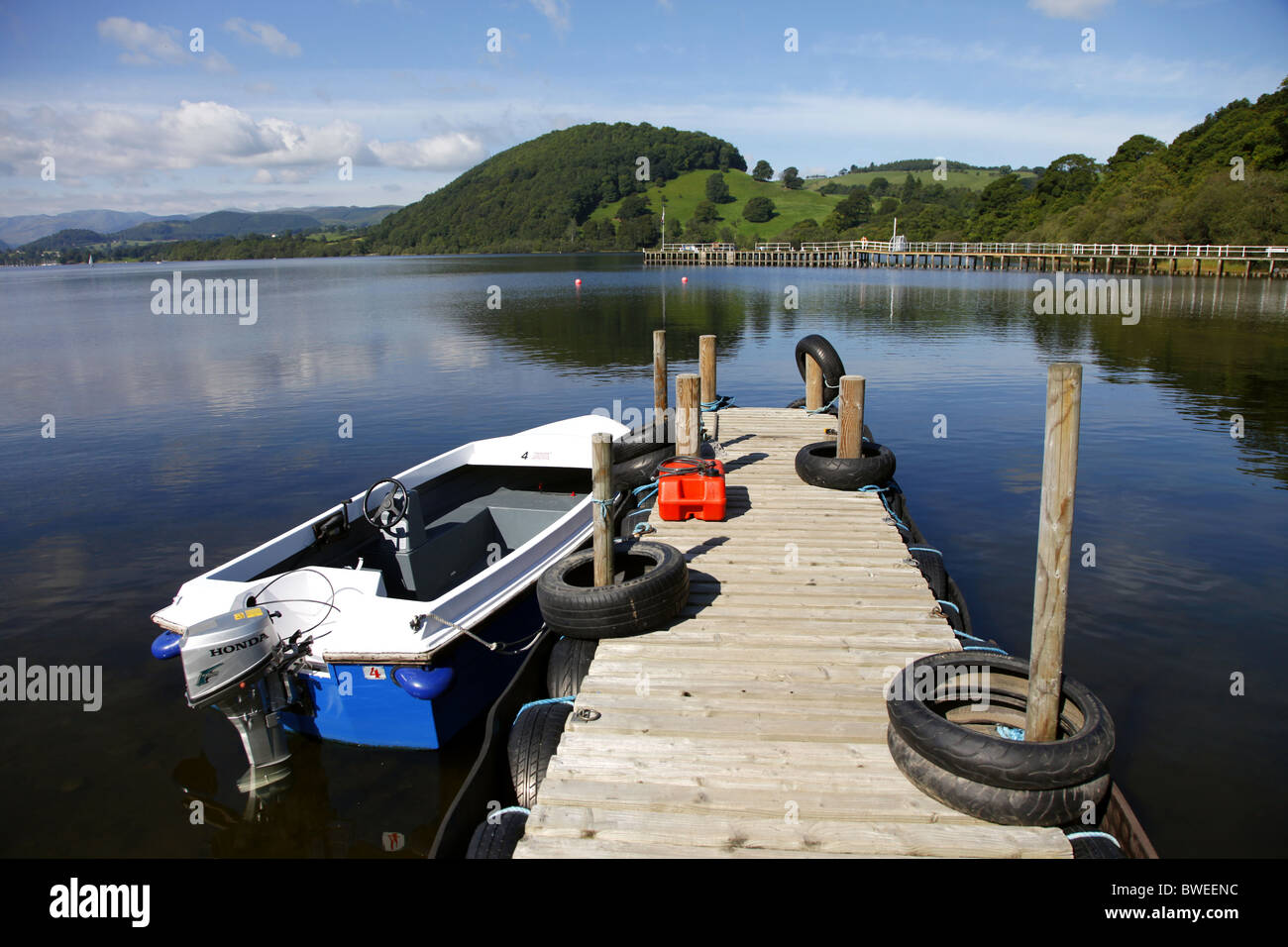 Il Molo Lake Ullswater Lake Ullswater CUMBRIA Lake District Cumbria Inghilterra ULLSWATER Cumbria Inghilterra 16 Agosto 2010 Foto Stock