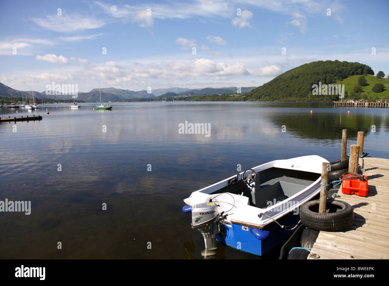 Il Molo Lake Ullswater Lake Ullswater CUMBRIA Lake District Cumbria Inghilterra ULLSWATER Cumbria Inghilterra 16 Agosto 2010 Foto Stock