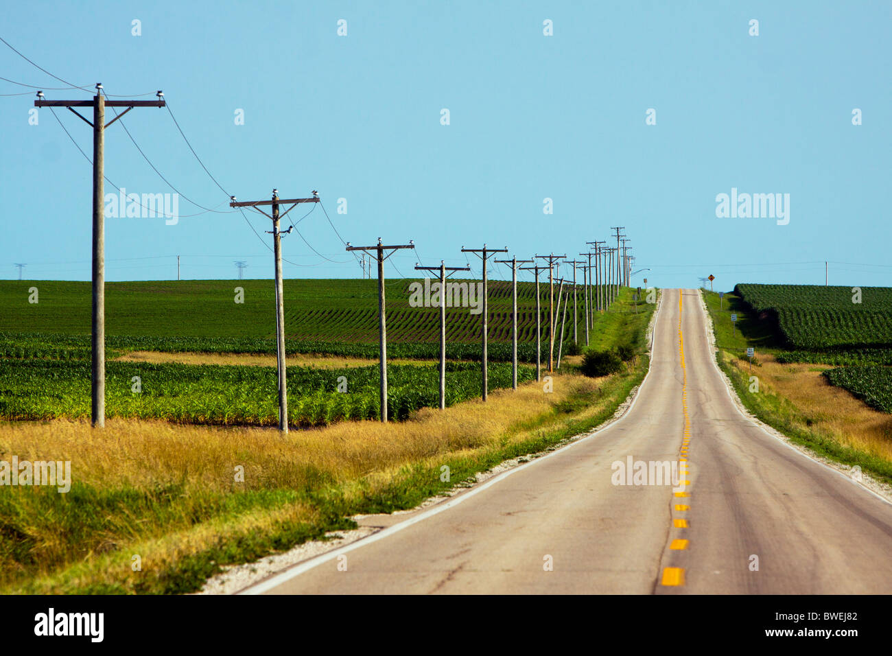 Un vuoto nella contea di autostrada nella rurale Illinois. Foto Stock