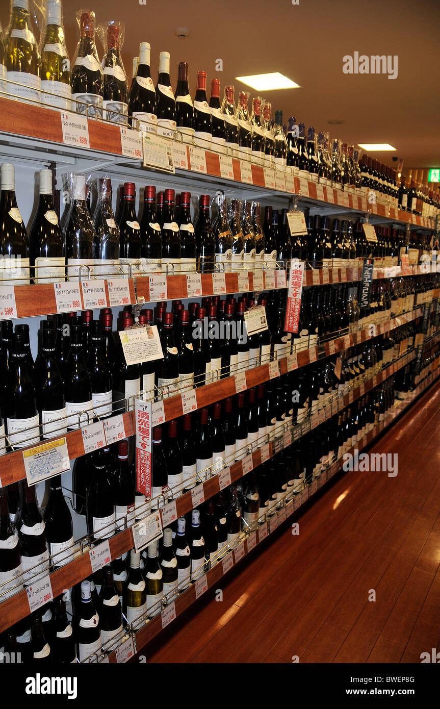 Bottiglie di vini francesi in la grotta de Yamaha shop, Ginza, Tokyo, Giappone Foto Stock