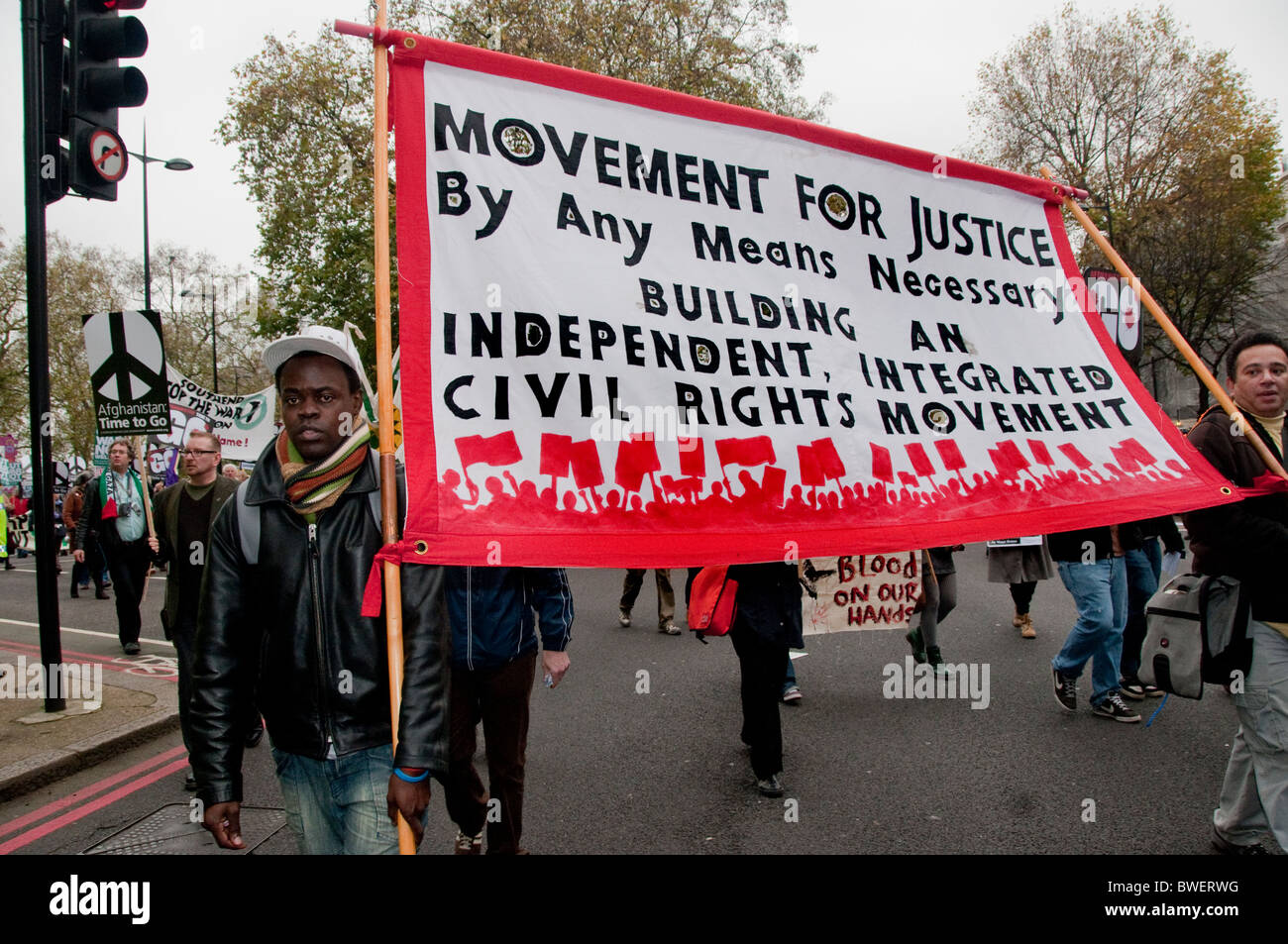 I diritti civili banner a fermare la guerra marzo attraverso il centro di Londra Novembre 20thn 2010 Foto Stock