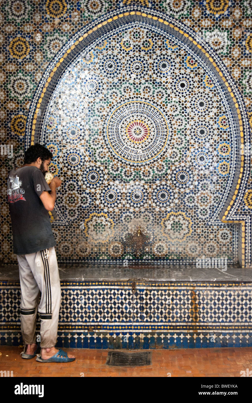 Posizionare Nejarine fontana di Fez, in Marocco. Foto Stock