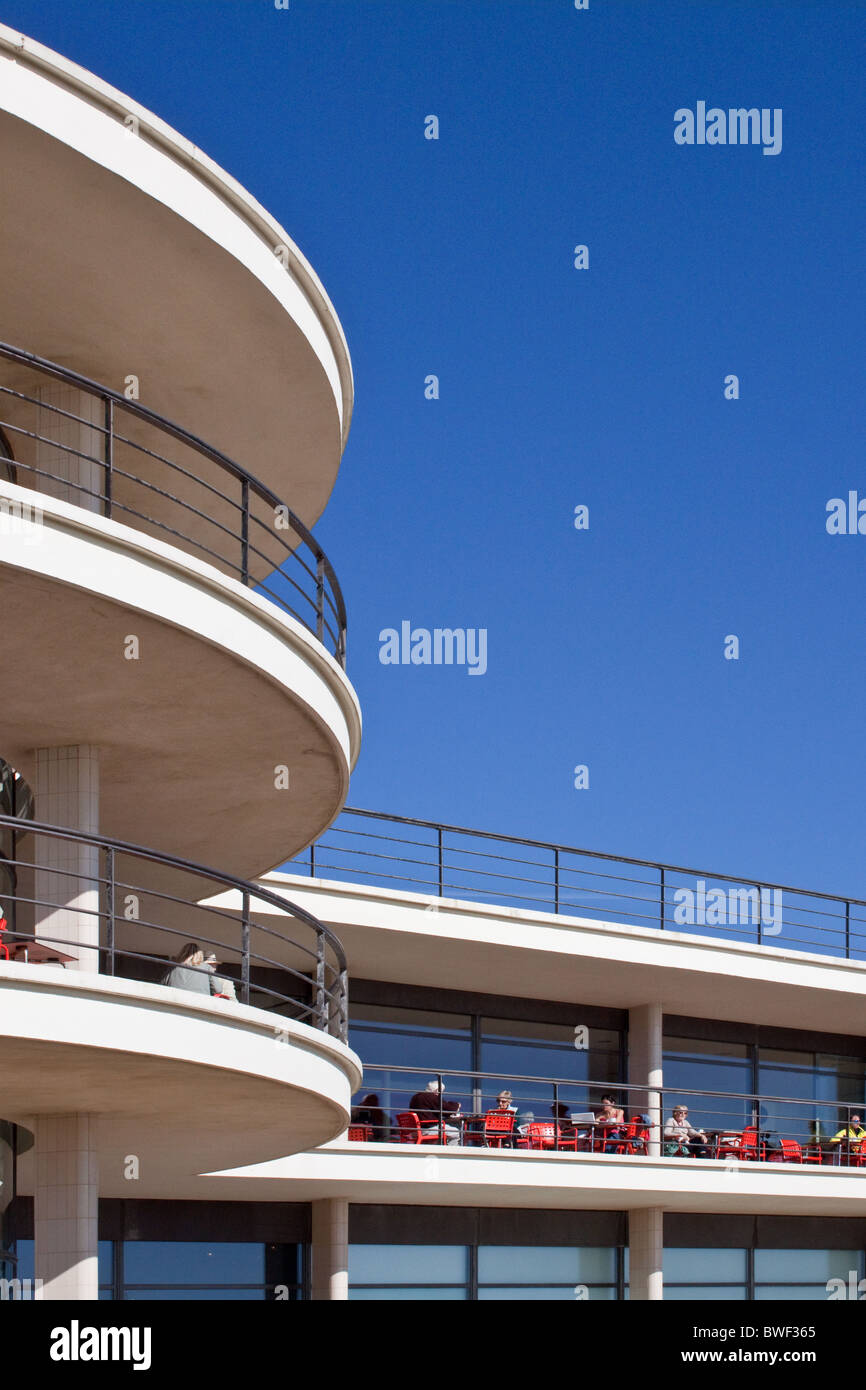 Il De La Warr Pavilion sul lungomare di Bexhill Sussex Foto Stock