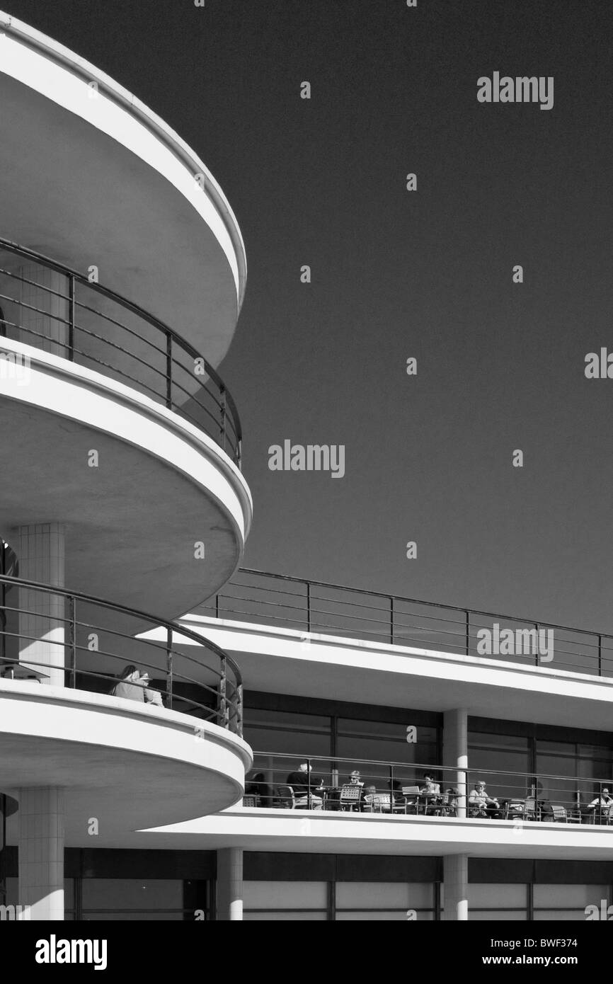 Il De La Warr Pavilion sul lungomare di Bexhill Sussex Foto Stock