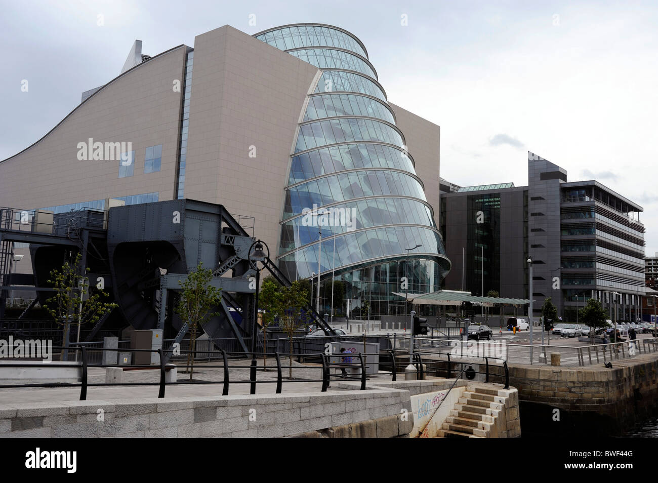 La Convenzione di Dublino Centro,fiume Liffey, Dublino, Irlanda Foto Stock