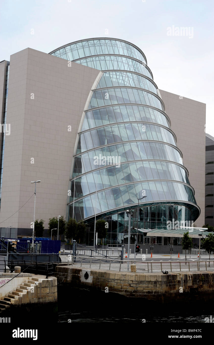 La Convenzione di Dublino Centro,fiume Liffey, Dublino, Irlanda Foto Stock