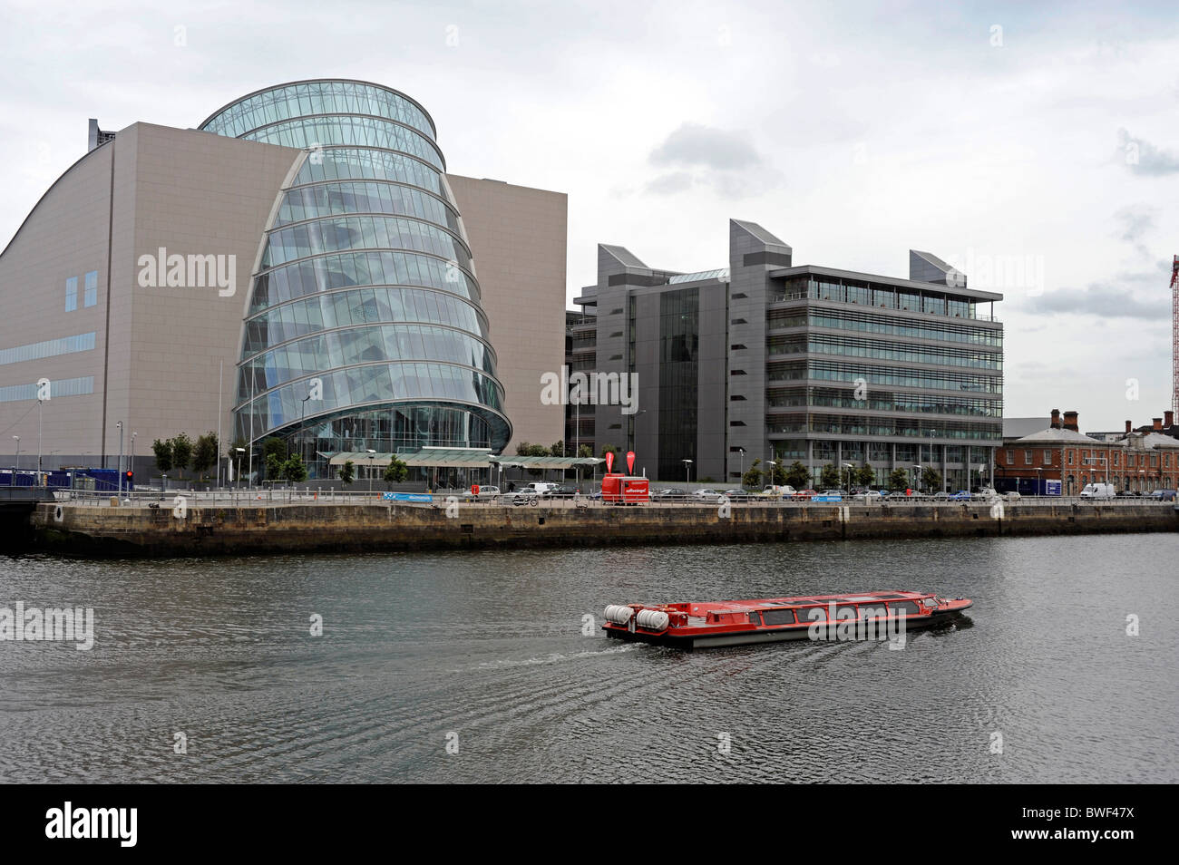 La Convenzione di Dublino Centro,gite in barca sul fiume Liffey, Dublino, Irlanda Foto Stock