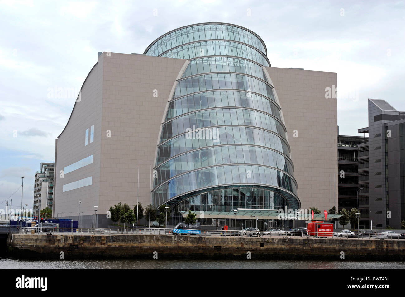 La Convenzione di Dublino Centro,fiume Liffey, Dublino, Irlanda Foto Stock