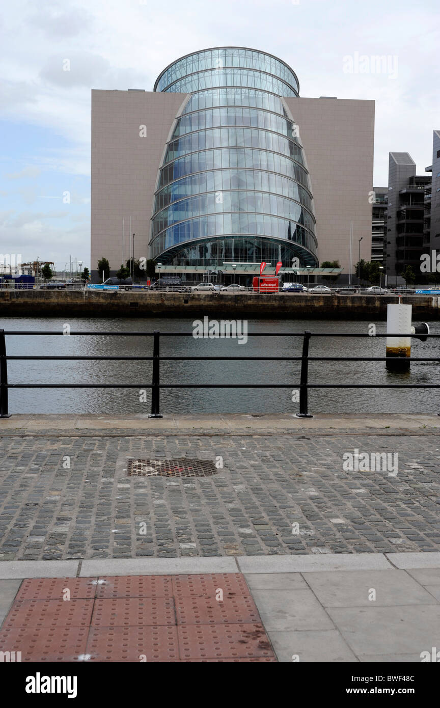 Il Centro Congressi di Dublino, sul fiume Liffey, Dublino, Irlanda Foto Stock