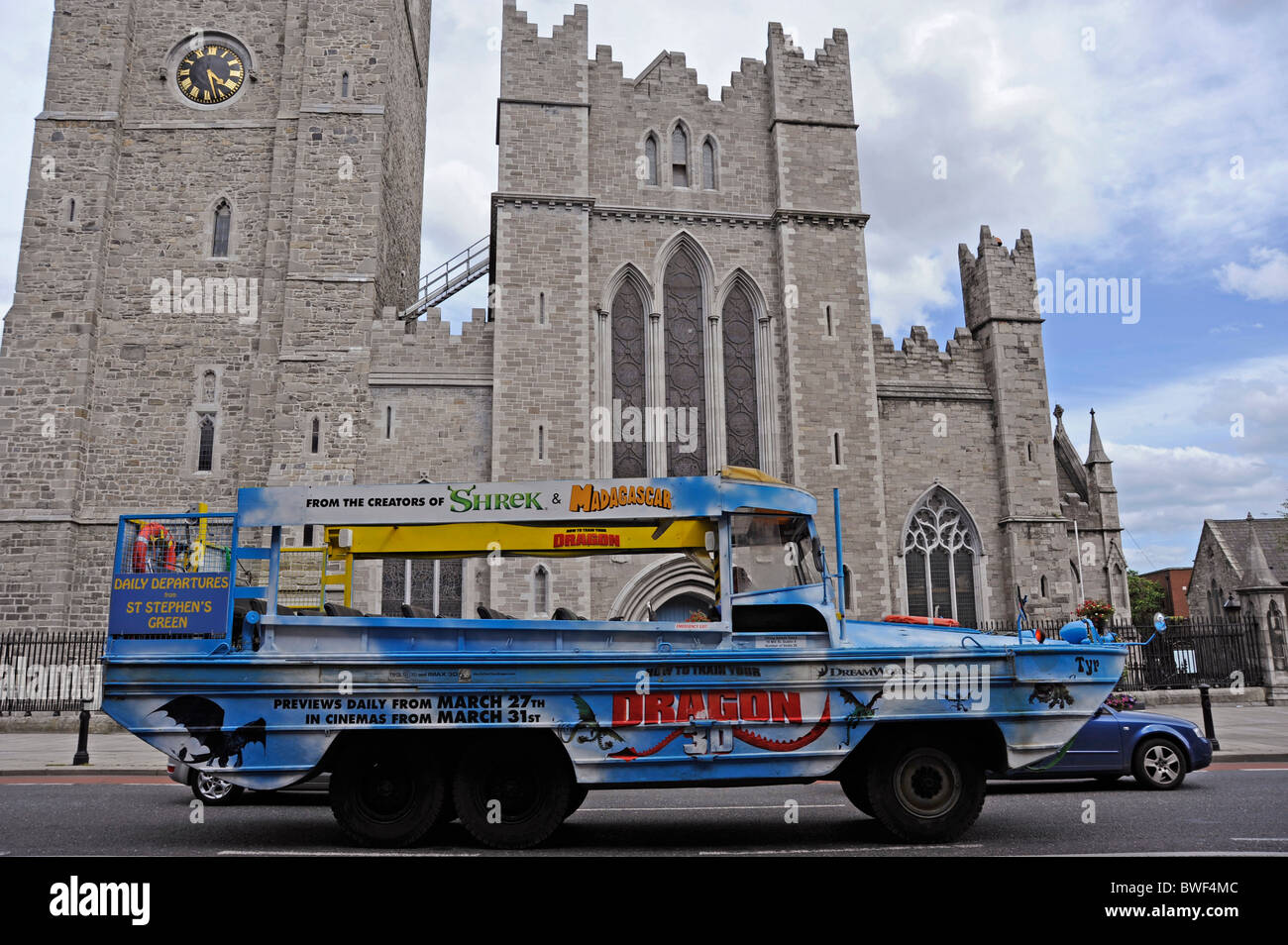 Veicolo anfibio a Saint Patrick Cathedral, Dublino, Irlanda Foto Stock
