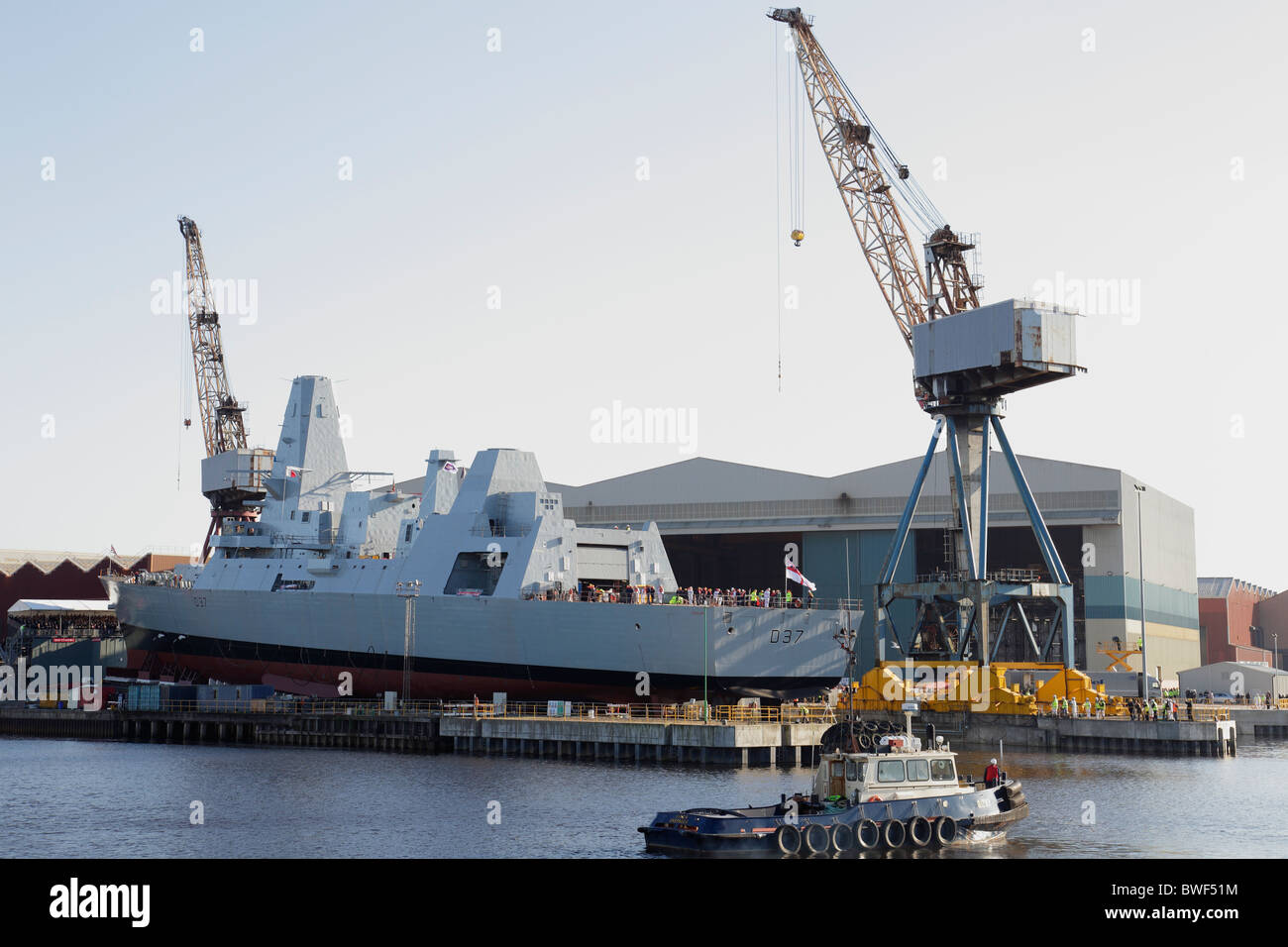 Royal Navy tipo 45 cacciatorpediniere HMS Duncan il giorno del lancio sul fiume Clyde di BAE Systems in Govan, Glasgow, Scotland, Regno Unito Foto Stock