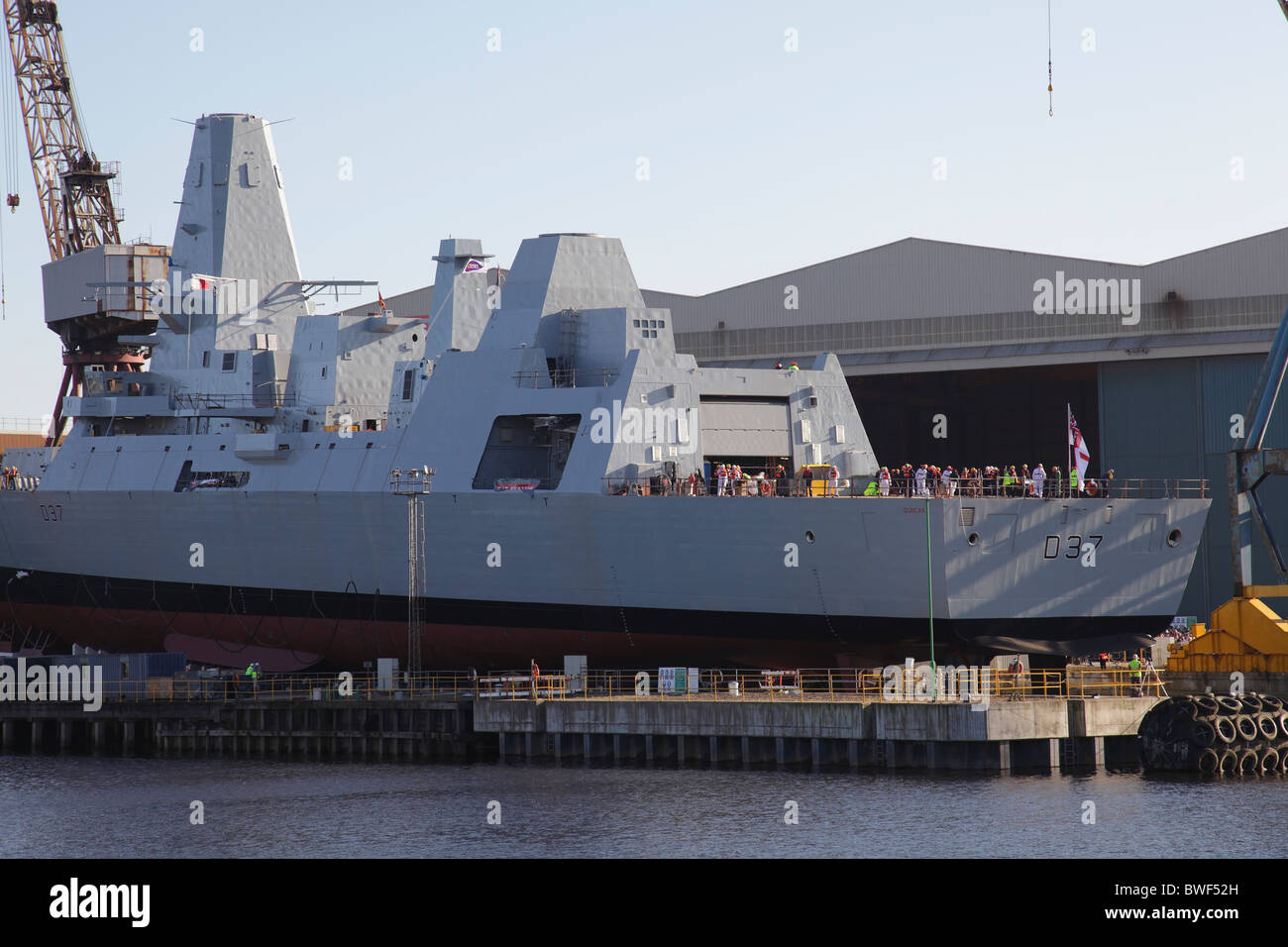 Royal Navy tipo 45 cacciatorpediniere HMS Duncan il giorno del lancio sul fiume Clyde di BAE Systems in Govan, Glasgow, Scotland, Regno Unito Foto Stock