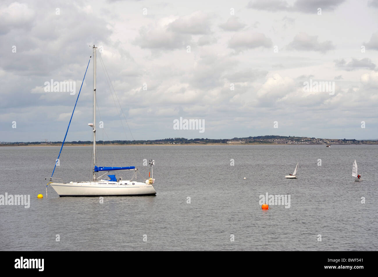 Barche a vela a Howth,mare irlandese,Co. Dublino, Irlanda Foto Stock