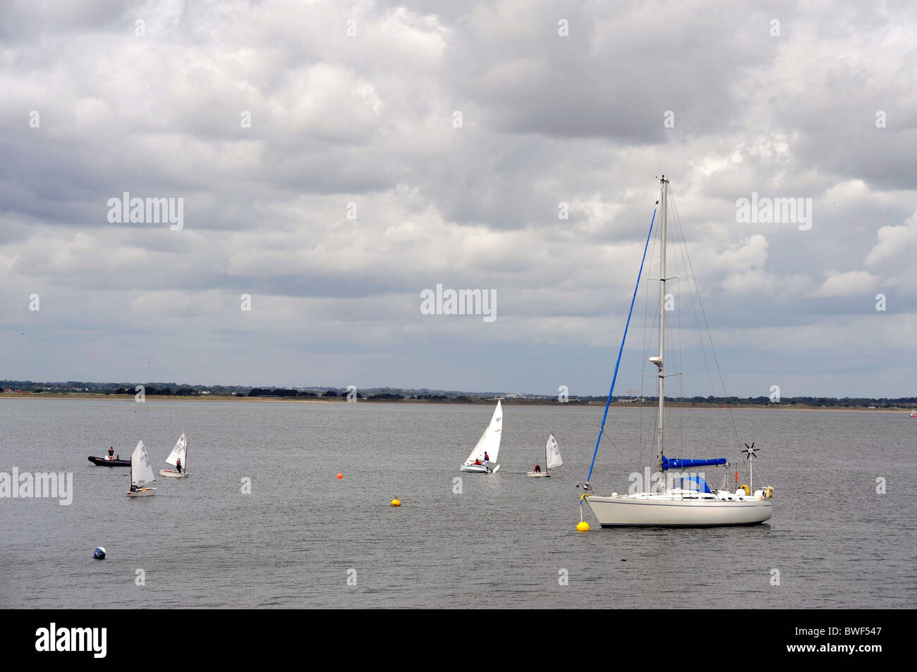 Barche a vela a Howth,mare irlandese,Co. Dublino, Irlanda Foto Stock