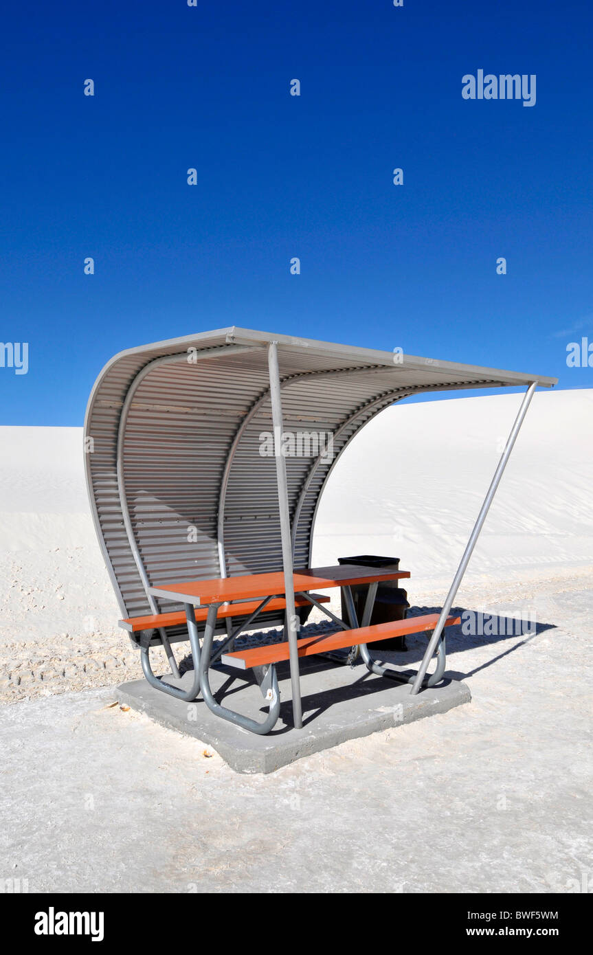 Protetto tavoli da picnic White Sands National Monument New Mexico Foto Stock