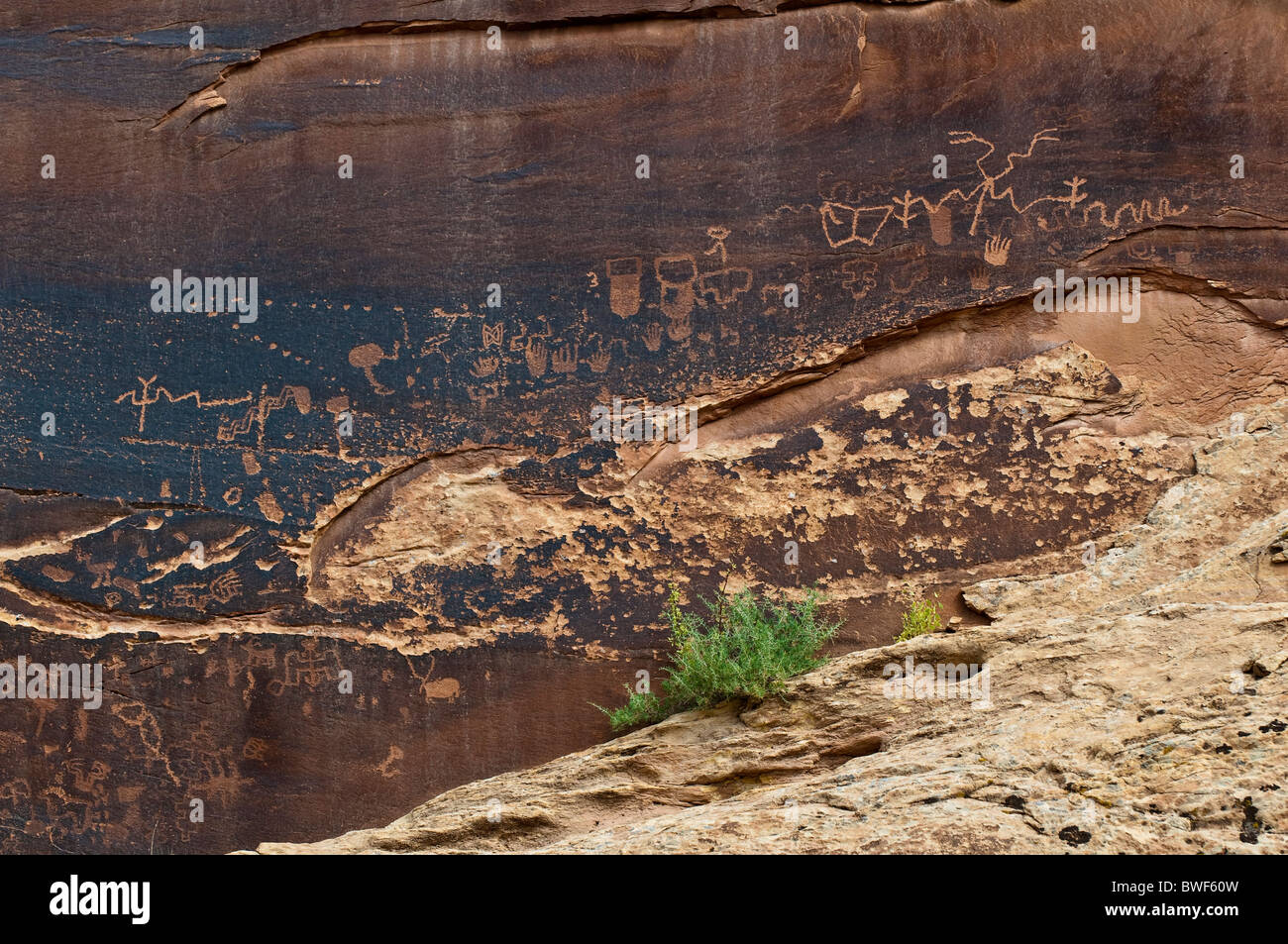 Circa 3000 anno vecchio rock dipinti di nativi americani, Sans Island, vicino a Bluff, Nord dello Utah, Stati Uniti d'America Foto Stock