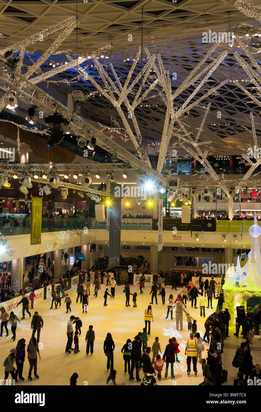 Pattinaggio su ghiaccio - Westfield Shopping Centre - Shepherd's Bush - Londra Foto Stock