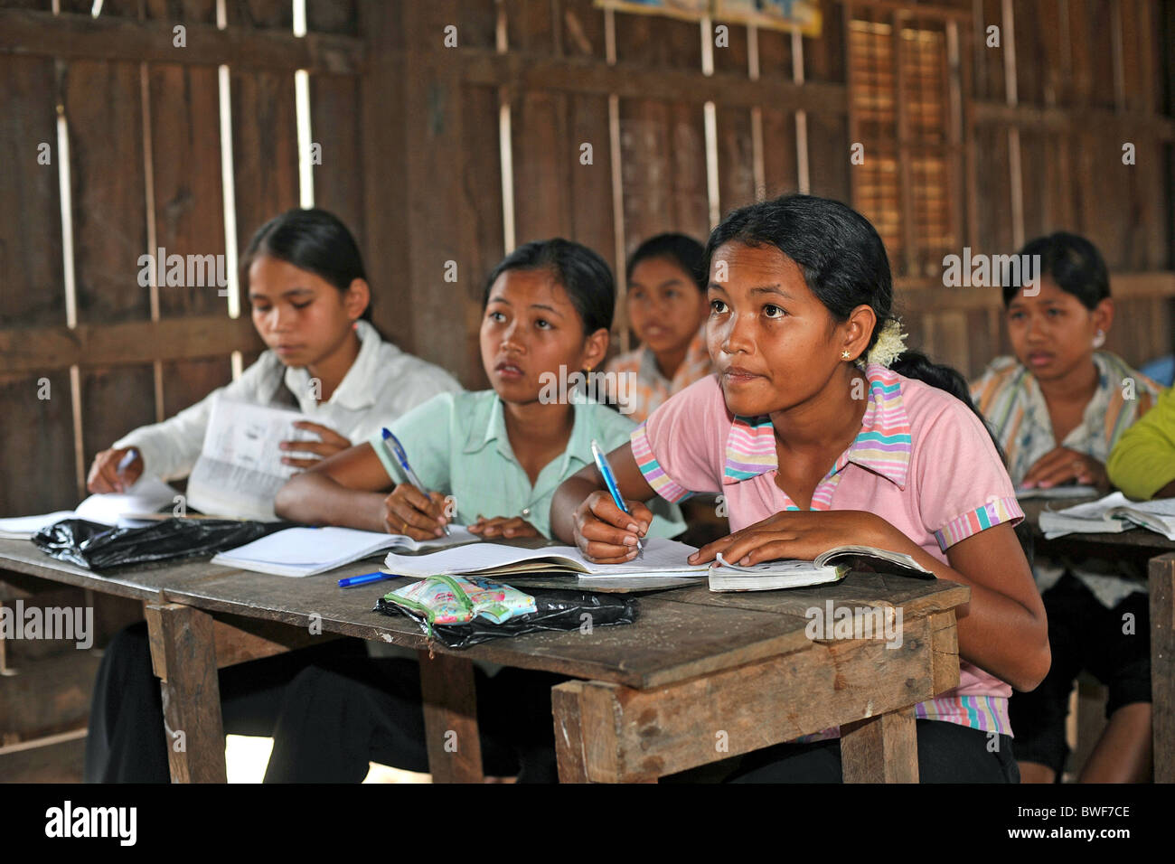 Gli studenti di una classe Phum Chikha, Cambogia Foto Stock