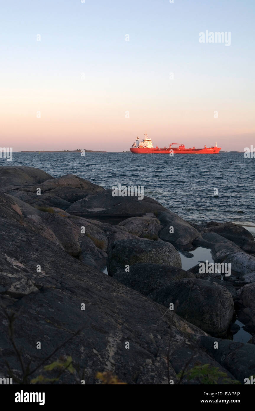 Canale di spedizione nel mar Baltico canali imbarcazione cargo corsia navi Costa corsie Scandinavia Scandinavian arcipelago di Stoccolma sa Foto Stock