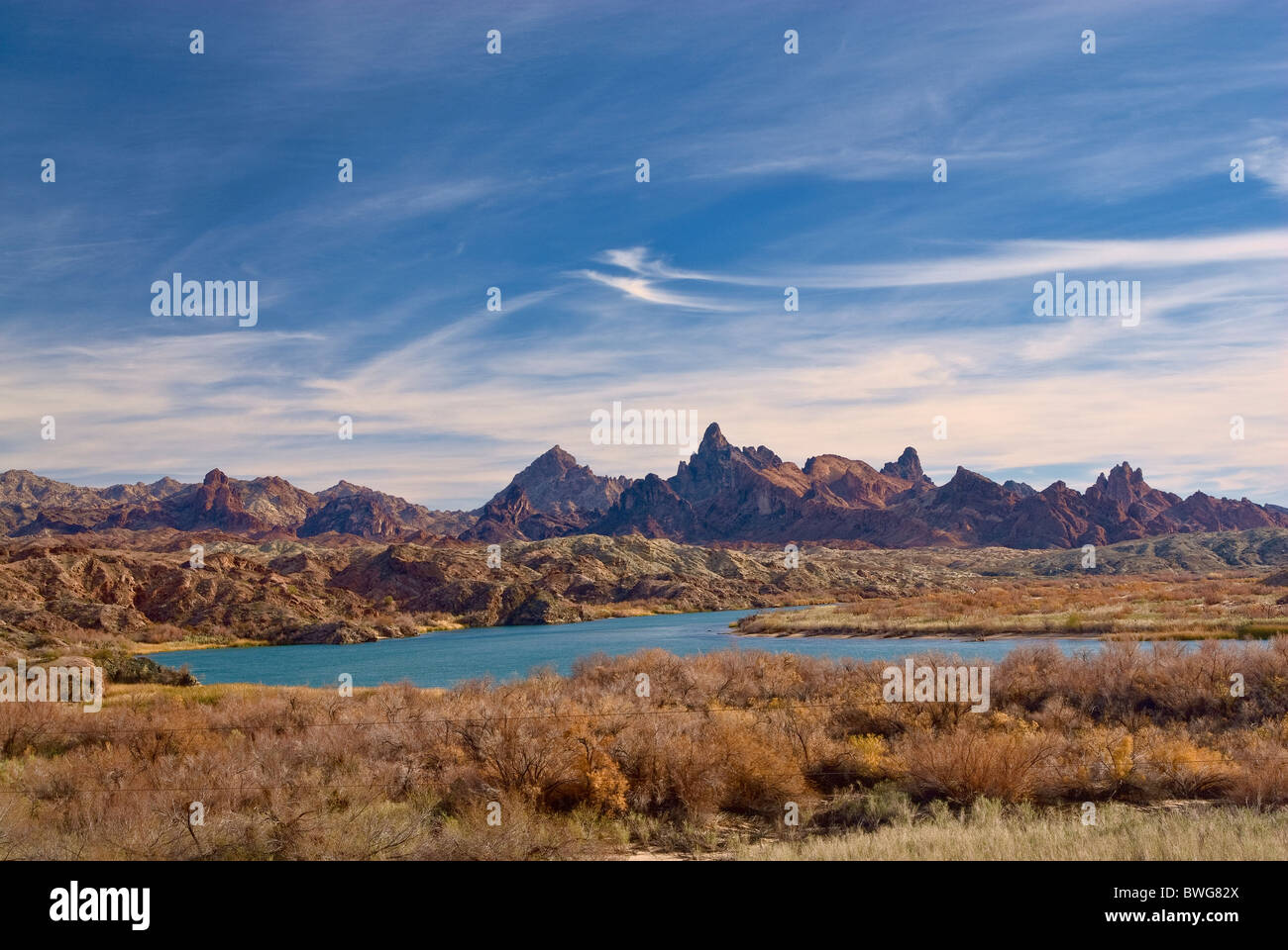 Gli aghi oltre il Fiume Colorado, dalla Interstate 40, Deserto Mojave vicino Topock, Arizona, Stati Uniti d'America Foto Stock