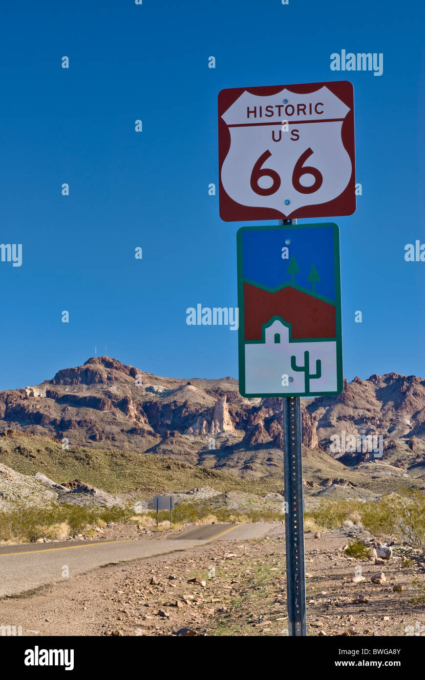 Segno in Black Country Byway storica Route 66 (Oatman autostrada), le montagne nere nel deserto di Mojave vicino a Oatman, Arizona, Stati Uniti d'America Foto Stock