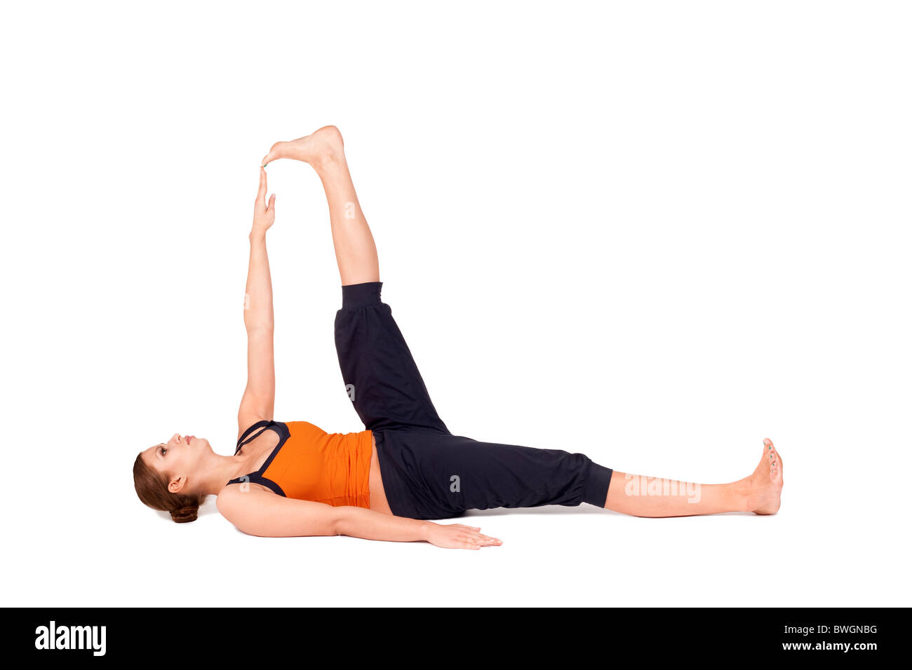 Donna facendo reclino Alluce yoga pongono (ci sono quattro versioni di questo esercizio), nome sanscrito: Supta Padangusthasana Foto Stock