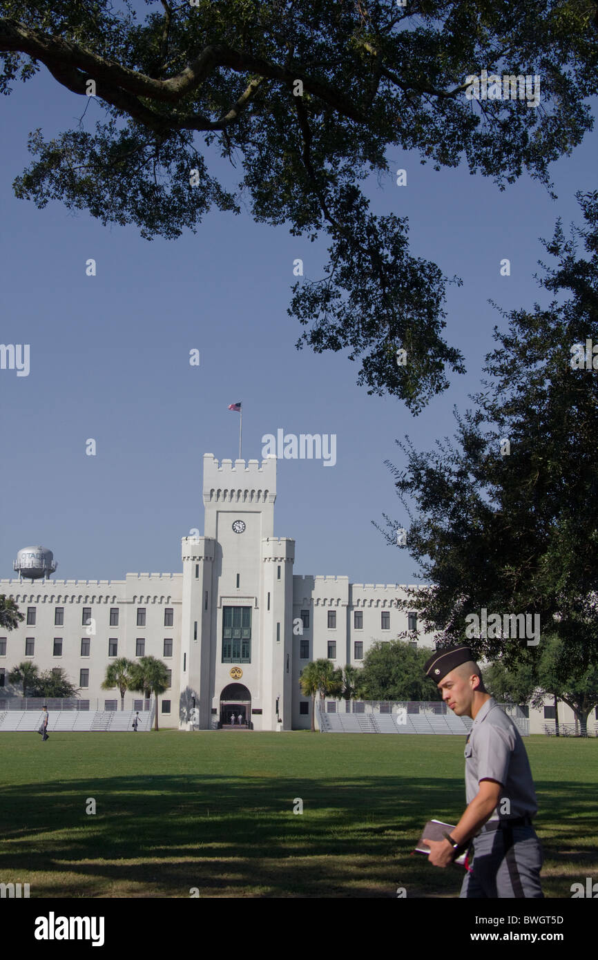 Un cadet fuori il Citadel Military College della Carolina del Sud di Charleston, Sc, STATI UNITI D'AMERICA Foto Stock