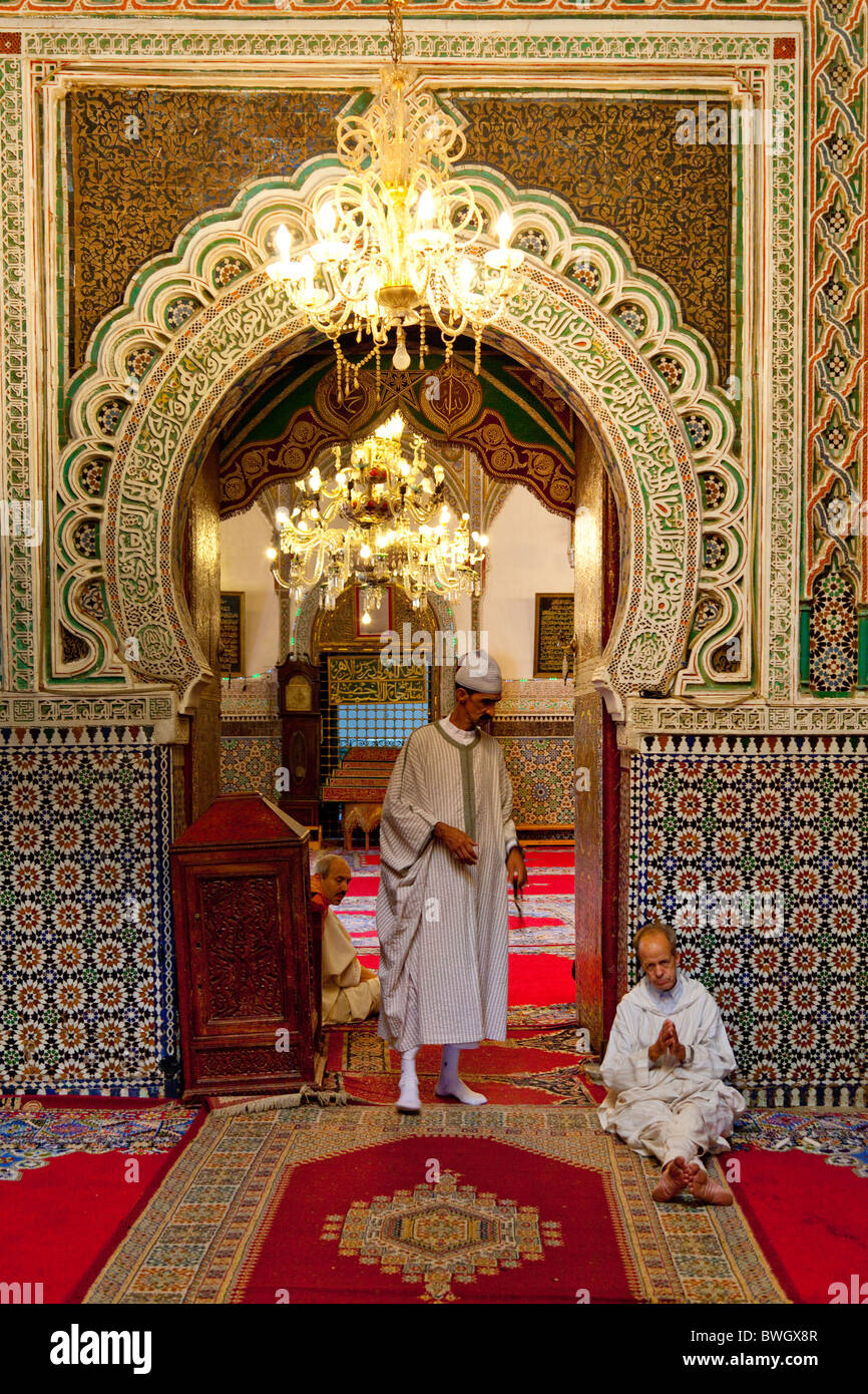 L arredamento di una moschea nella Medina, la città vecchia di Fes, Marocco. Foto Stock