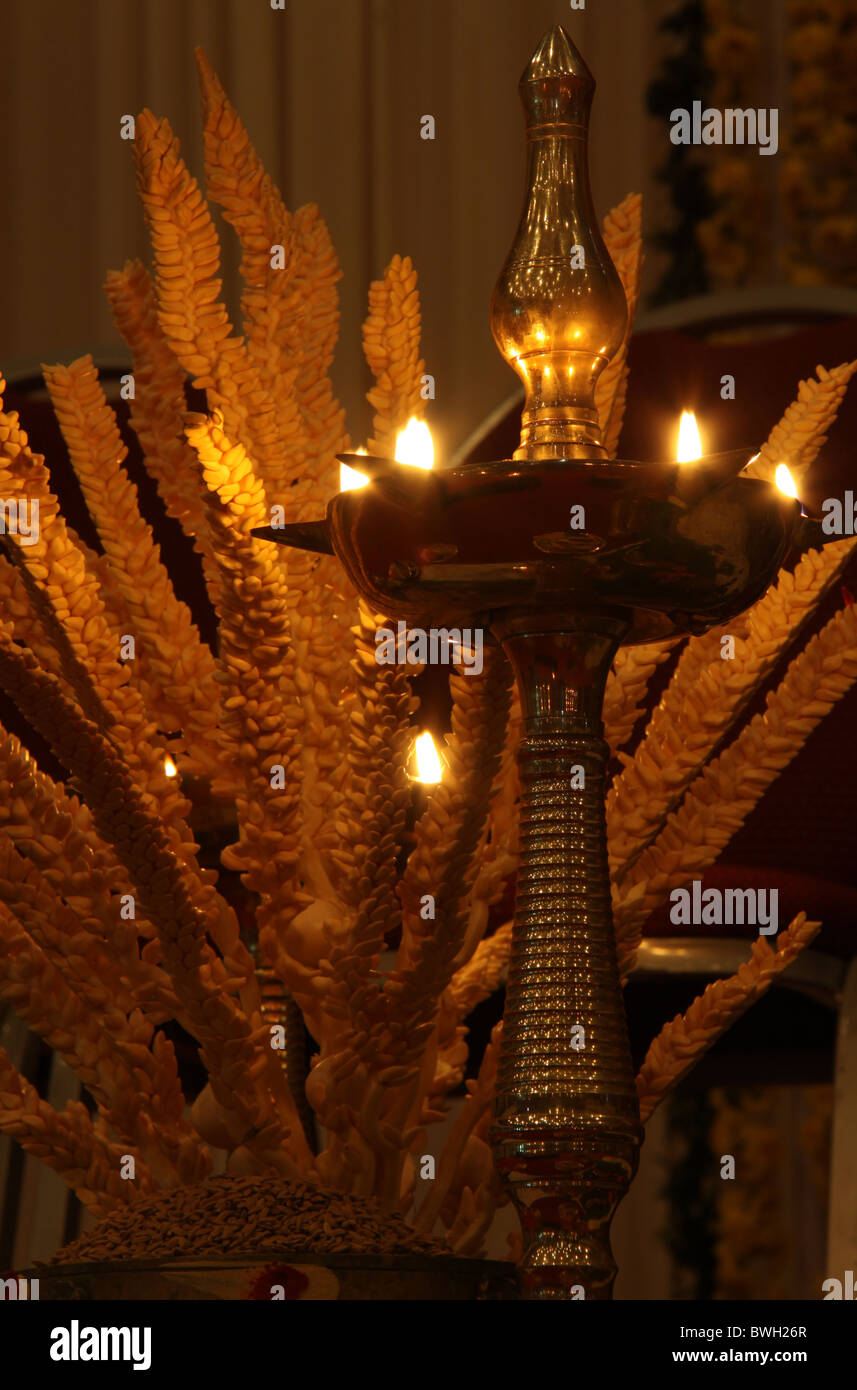 Indian traditional oil lamp immagini e fotografie stock ad alta risoluzione  - Alamy