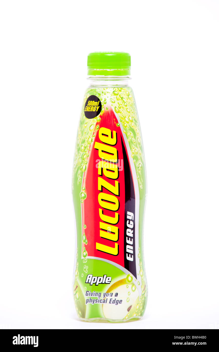 Una bottiglia di Apple Lucozade energy drink su sfondo bianco Foto Stock