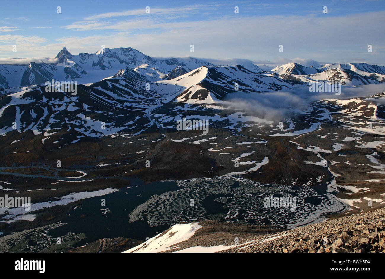 Il paesaggio del sud Spitsbergen con il lago Svartvatnet e monte Hornsundtind, Sorkappland Foto Stock