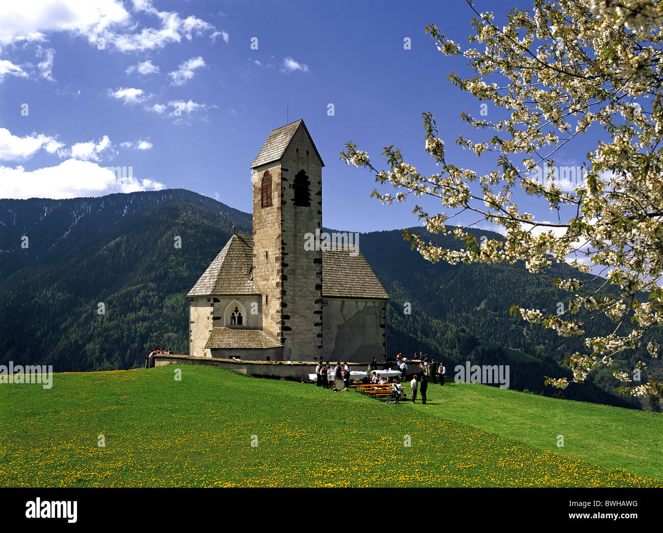 Nozze di san Jacob chiesa in Val di Funes, Villnoss, Alto Adige, Italia Foto Stock