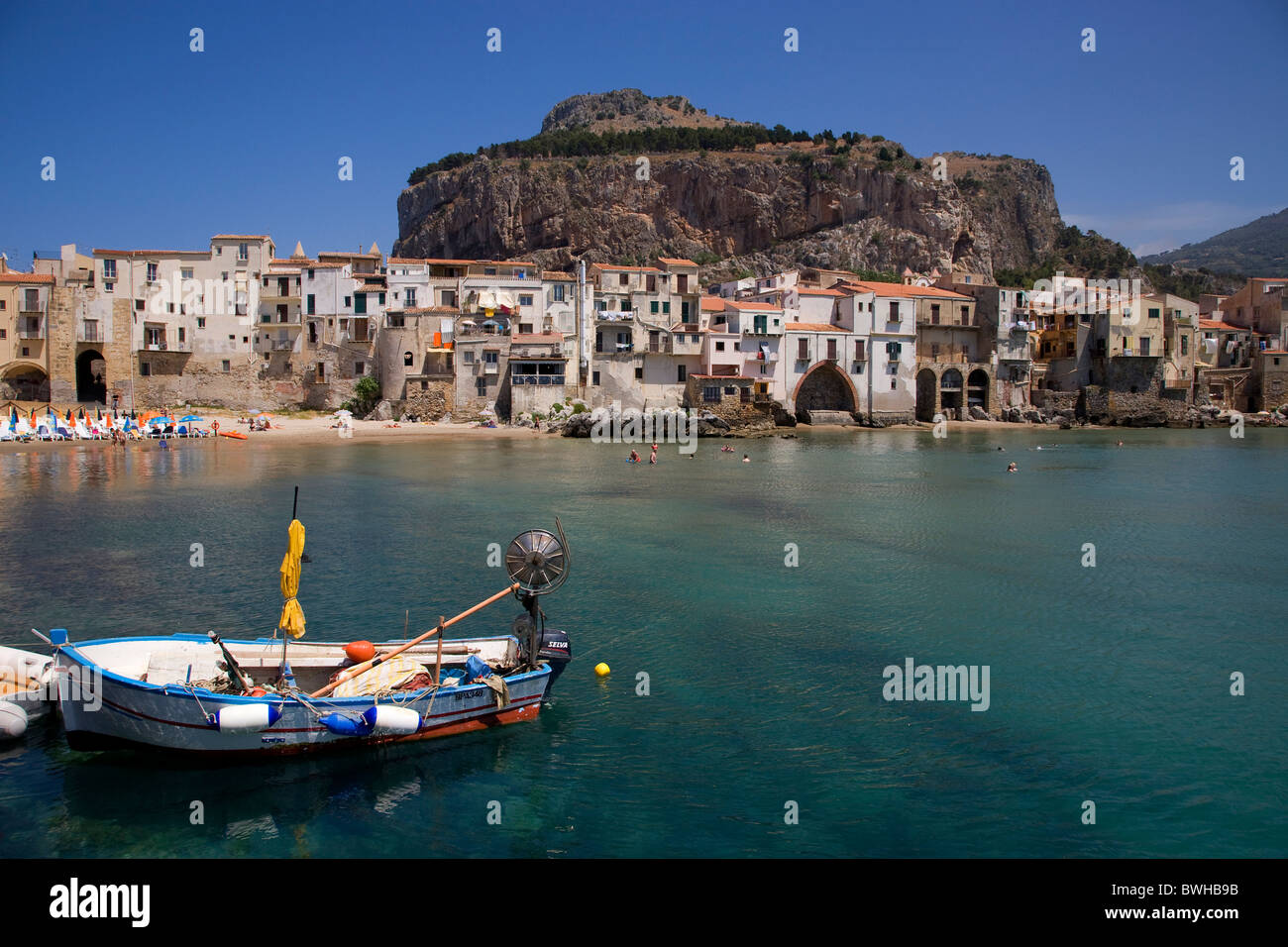 Porto di pesca, spiaggia, Cefalù, in provincia di Palermo, Sicilia, Italia, Europa Foto Stock