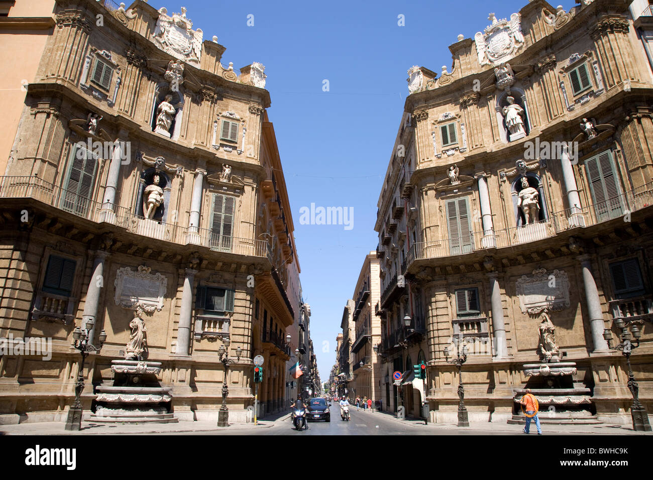Piazza Quattro Canti, incrocio principale della città, facciate con i santi patroni e fontane, Palermo, Sicilia, Italia, Europa Foto Stock