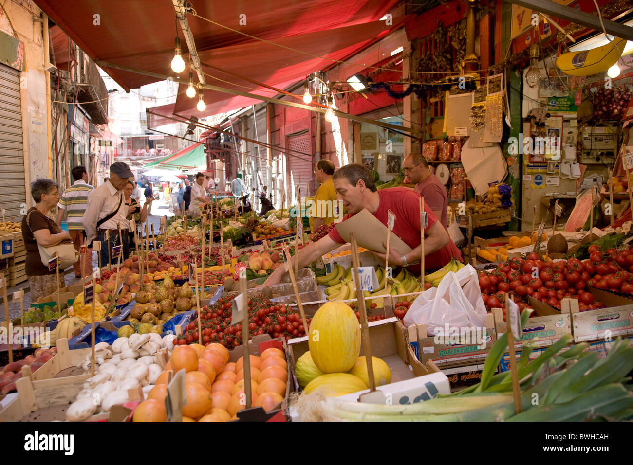 Mercato Vuccir'a mercato alimentare, frutta stand, Palermo, Sicilia, Italia, Europa Foto Stock